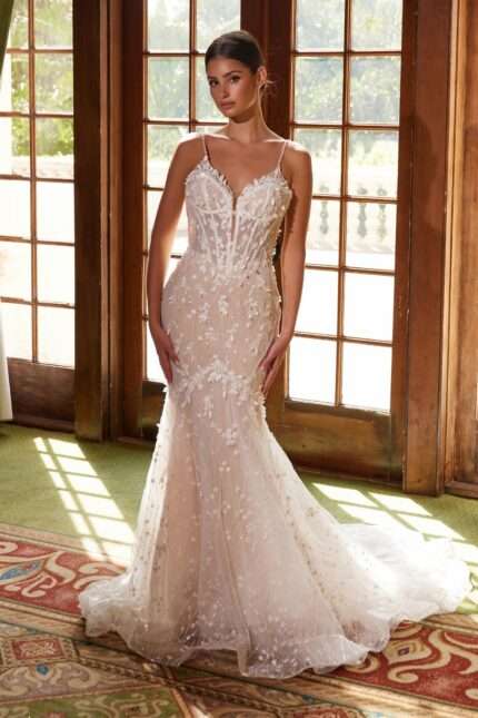 Floral Applique Sleeveless Trumpet Wedding Dress
