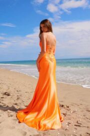 FIGURE-FLATTERING SATIN FABRIC DELICATE APPLIQUE DETAILS - Image 4