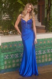FIGURE-FLATTERING SATIN FABRIC DELICATE APPLIQUE DETAILS - Image 6