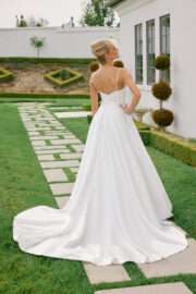 Satin V-neck A-line wedding dress - Image 4