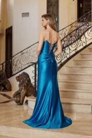 LONG STRAPLESS FITTED AND A SWEEPING TRAIN - Image 7