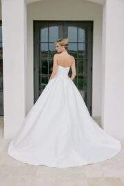 STRAPLESS BODICE PEAKED WAISTLINE CHAPEL LENGTH TRAIN - Image 2