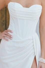SWEETHEART STRAPLESS NECKLINE BONED BODICE RUCHED WAISTLINE - Image 3