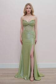 KEY HOLE BODICE SWEETHEART BUSTLINE WITH A SHEER WAISTLINE - Image 3