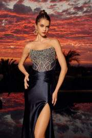STRAPLESS SCOOP BUSTLINE ADORNED WITH SILVER BEADWORK BODICE