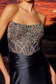 STRAPLESS SCOOP BUSTLINE ADORNED WITH SILVER BEADWORK BODICE - Image 8