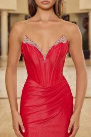 PLUNGING V NECKLINE BEADED EDGES BONED WAISTLINE - Image 3